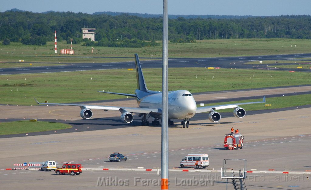 Lufthansa Airbus A 380 zu Besuch Flughafen Koeln Bonn P072.JPG